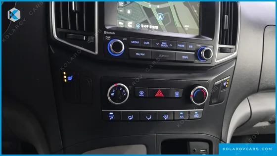 HYUNDAI STAREX 5-SEATER VAN