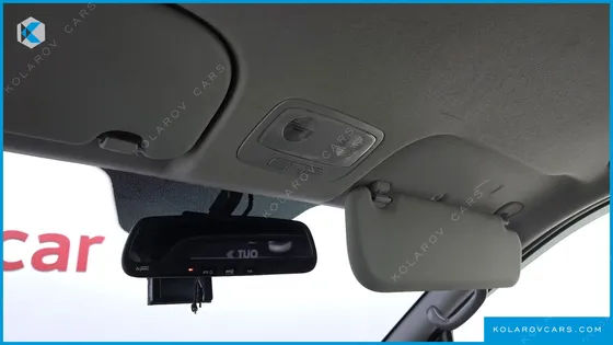HYUNDAI STAREX 5-SEATER VAN