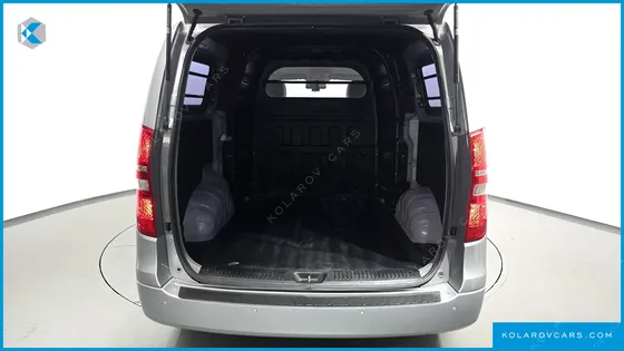 HYUNDAI STAREX 5-SEATER VAN