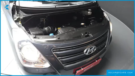 HYUNDAI STAREX 5-SEATER VAN