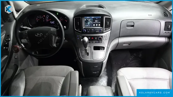 HYUNDAI STAREX 5-SEATER VAN