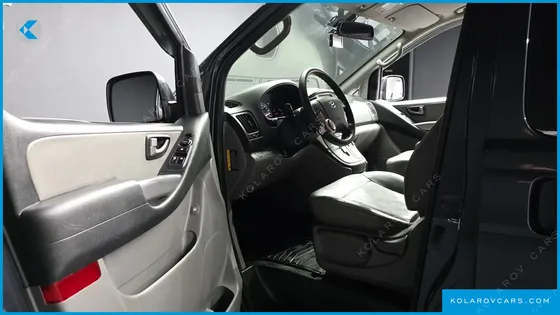 HYUNDAI STAREX 5-SEATER VAN