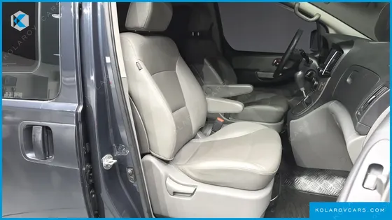 HYUNDAI STAREX 5-SEATER VAN