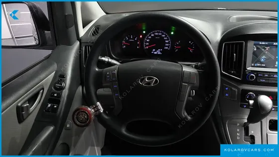 HYUNDAI STAREX 5-SEATER VAN