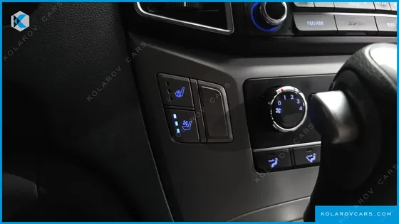 HYUNDAI STAREX 5-SEATER VAN