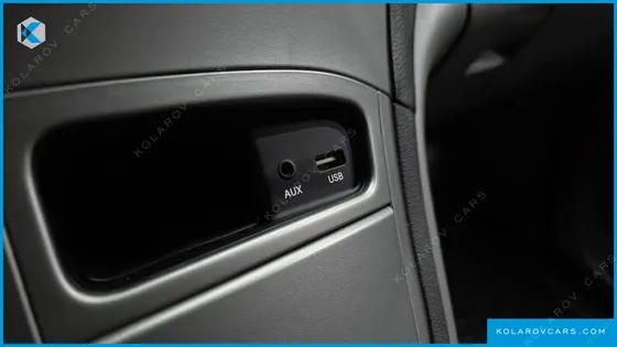 HYUNDAI STAREX 5-SEATER VAN