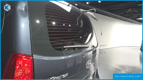 HYUNDAI STAREX 5-SEATER VAN