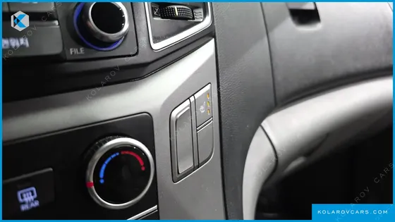 HYUNDAI STAREX 5-SEATER VAN