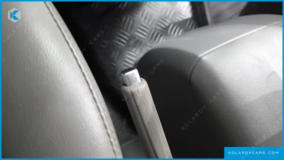 HYUNDAI STAREX 5-SEATER VAN