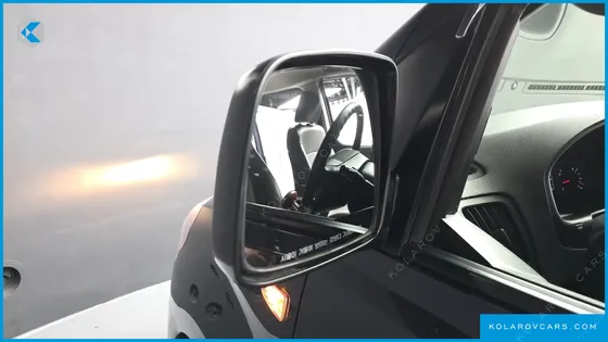 HYUNDAI STAREX 5-SEATER VAN
