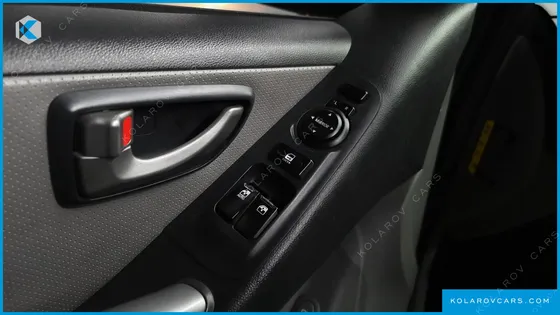 HYUNDAI STAREX 5-SEATER VAN