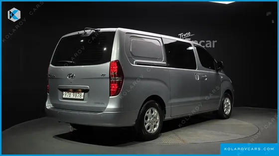 HYUNDAI STAREX 5-SEATER VAN