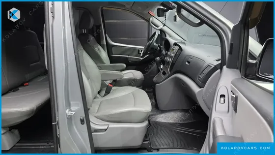 HYUNDAI STAREX 5-SEATER VAN
