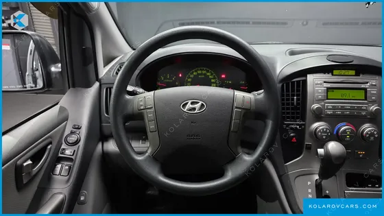 HYUNDAI STAREX 5-SEATER VAN