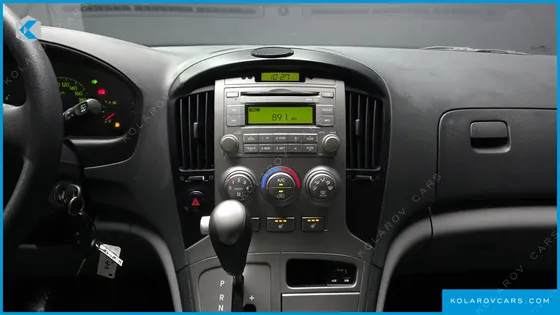 HYUNDAI STAREX 5-SEATER VAN
