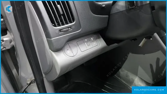 HYUNDAI STAREX 5-SEATER VAN
