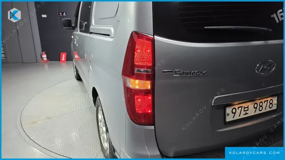 HYUNDAI STAREX 5-SEATER VAN