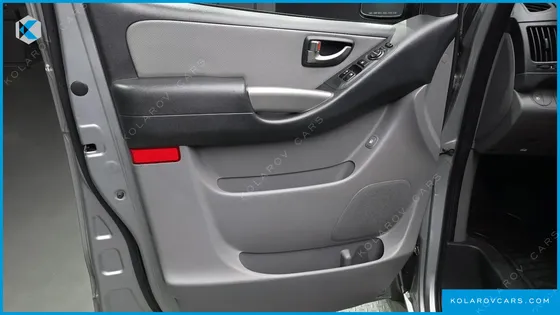 HYUNDAI STAREX 5-SEATER VAN
