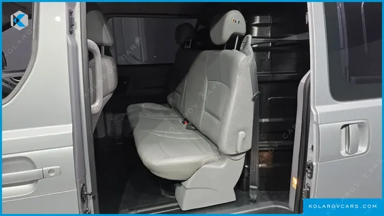 HYUNDAI STAREX 5-SEATER VAN