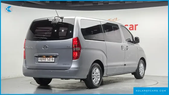 HYUNDAI STAREX 5-SEATER VAN