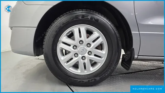 HYUNDAI STAREX 5-SEATER VAN