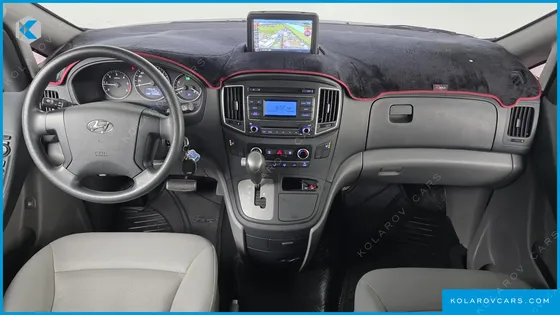 HYUNDAI STAREX 5-SEATER VAN