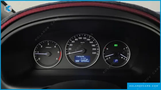 HYUNDAI STAREX 5-SEATER VAN