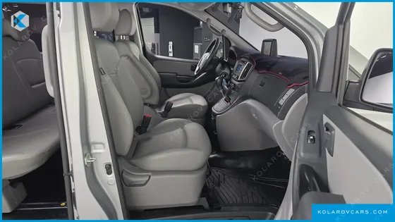 HYUNDAI STAREX 5-SEATER VAN