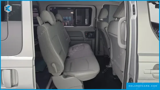 HYUNDAI STAREX 5-SEATER VAN