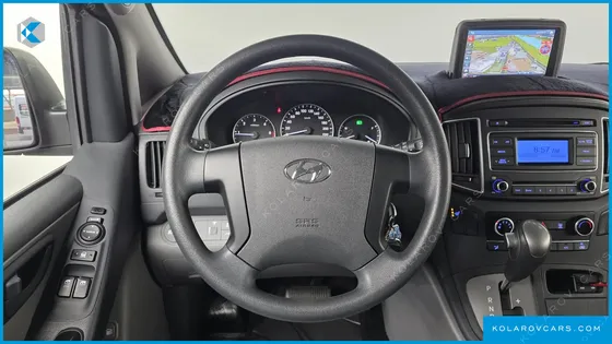HYUNDAI STAREX 5-SEATER VAN
