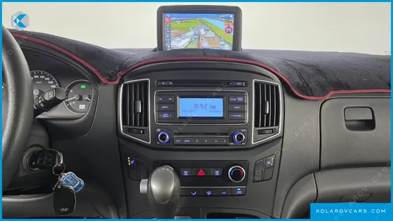 HYUNDAI STAREX 5-SEATER VAN