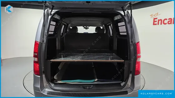 HYUNDAI STAREX 5-SEATER VAN