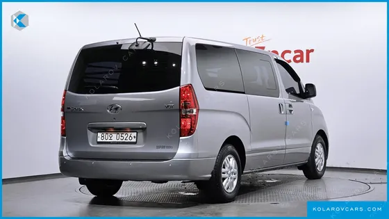HYUNDAI STAREX 5-SEATER VAN