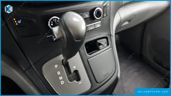 HYUNDAI STAREX 5-SEATER VAN