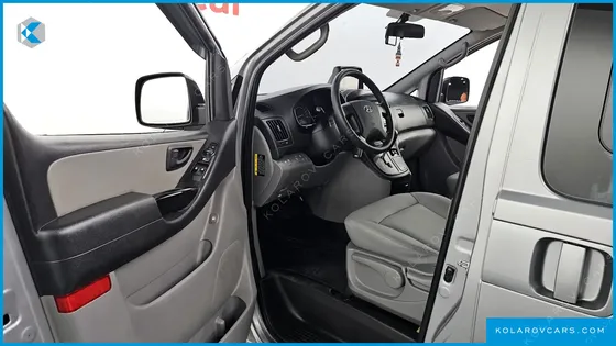 HYUNDAI STAREX 5-SEATER VAN
