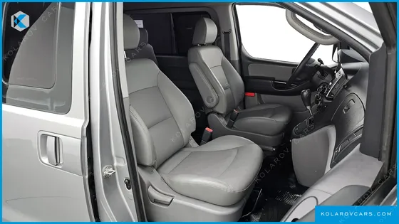 HYUNDAI STAREX 5-SEATER VAN