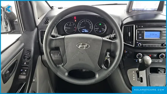 HYUNDAI STAREX 5-SEATER VAN