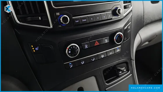 HYUNDAI STAREX 5-SEATER VAN