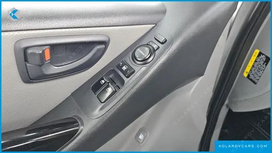 HYUNDAI STAREX 5-SEATER VAN