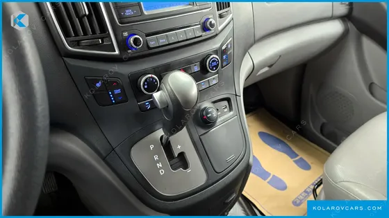 HYUNDAI STAREX 4WD 11-SEATER WAGON