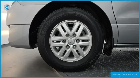 HYUNDAI STAREX 5-SEATER VAN