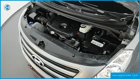 HYUNDAI STAREX 5-SEATER VAN