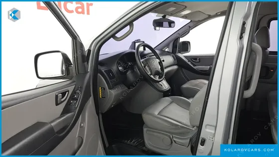 HYUNDAI STAREX 5-SEATER VAN