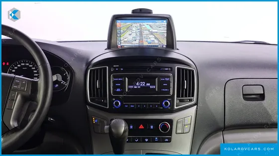 HYUNDAI STAREX 5-SEATER VAN