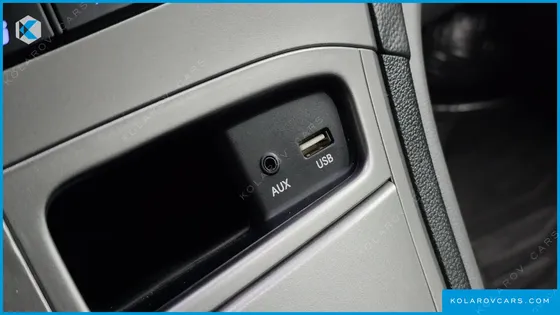 HYUNDAI STAREX 5-SEATER VAN