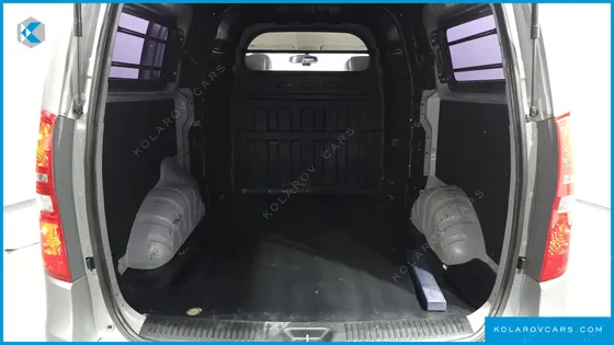 HYUNDAI STAREX 5-SEATER VAN