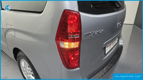 HYUNDAI STAREX 12-SEATER WAGON