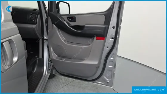 HYUNDAI STAREX 12-SEATER WAGON