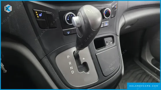 HYUNDAI STAREX 3-SEATER VAN