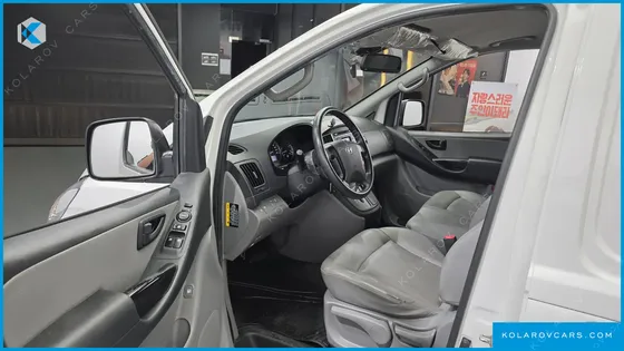 HYUNDAI STAREX 3-SEATER VAN